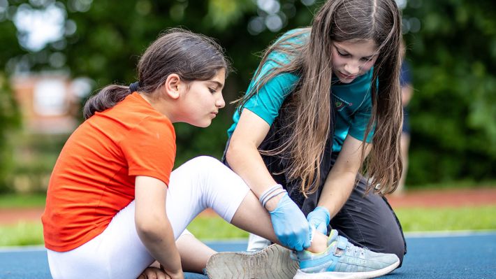 Das Jugendrotkreuz Winsen setzt sich bereits seit vielen Jahren in der Vermittlung von Erste Hilfe-Kenntnissen in der Schule ein. Foto: JRK Winsen