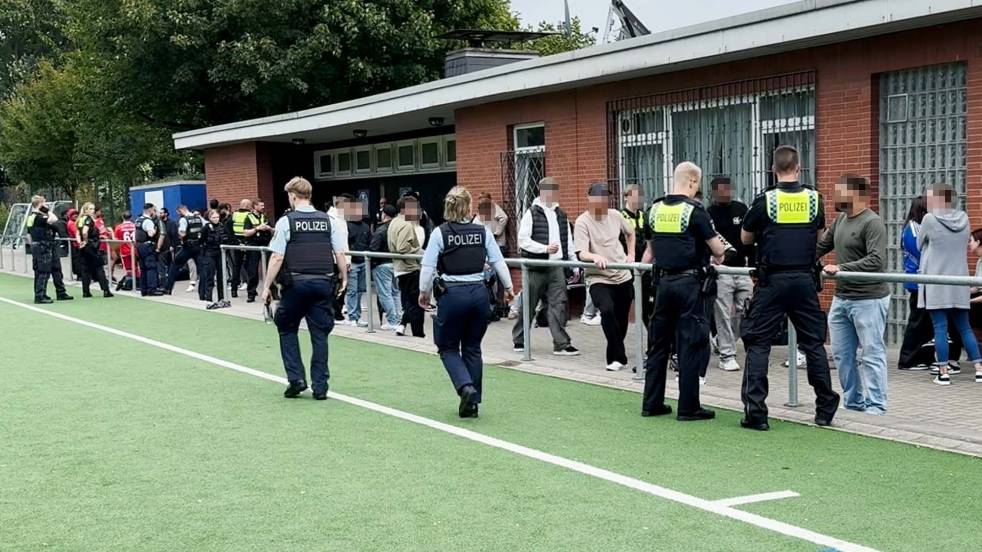 In der Nachspielzeit eskalierte das Spiel. Foto: Lenthe-Medien