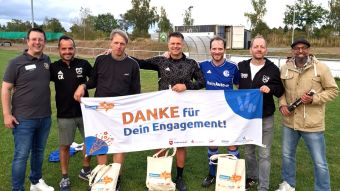 "Ehrenamt überrascht" beim SV Holm-Seppensen: Sebastian Lühr (von links), Christian Krause, Christian Junge ,Olaf Steinitz, Jörg Paßlack, Henrik Behrendt und Saad Fidaoui. Foto: KSB