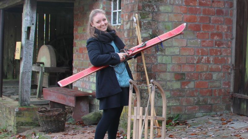 Nicole Naumann vom Freilichtmuseum am Kiekeberg freut sich auf Objekte und persönliche Geschichten für die Winterausstellung. | Foto: FLMK