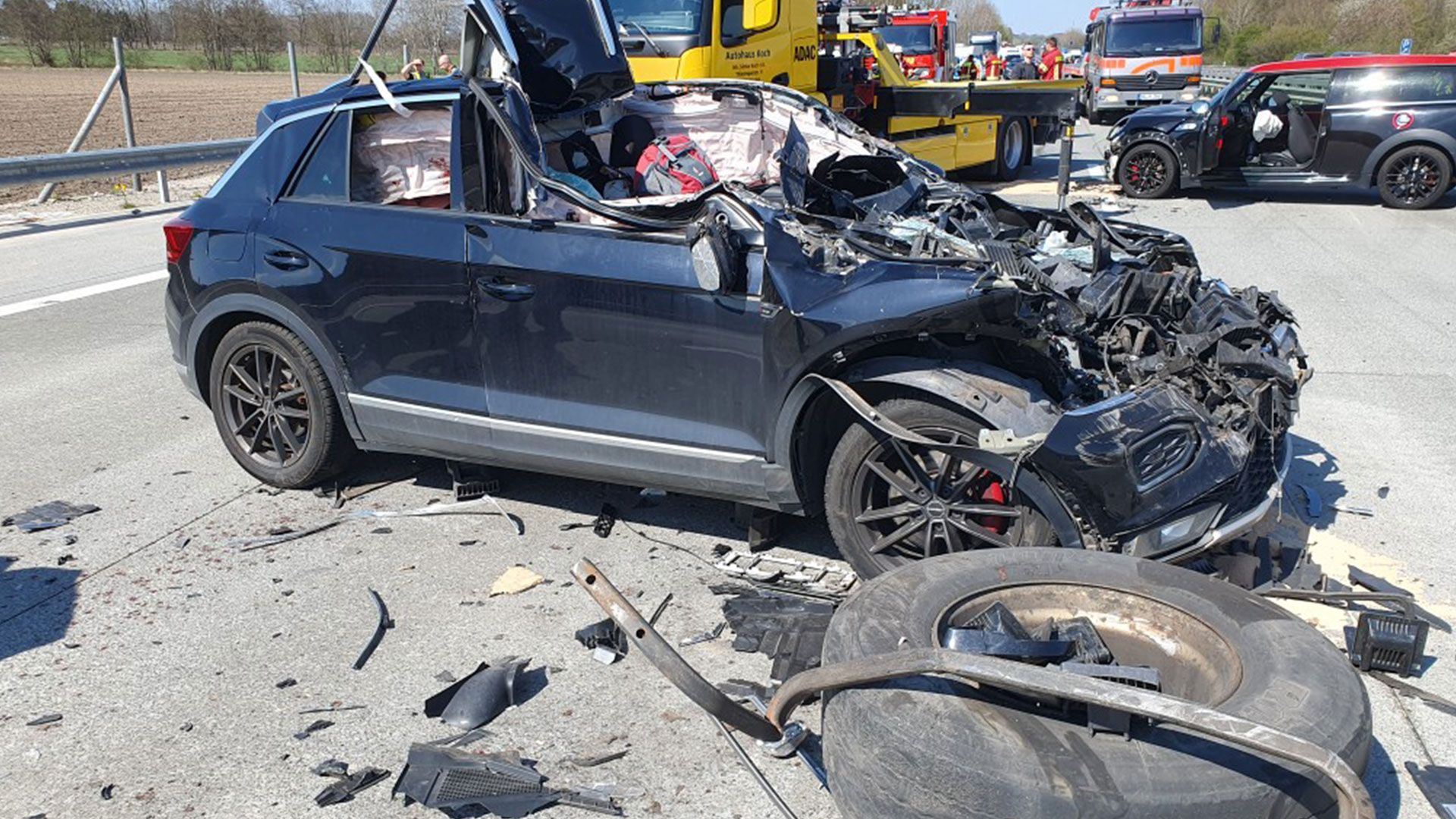 Das Auto der Familie aus Beverungen wurde komplett zerstört. Foto: ein