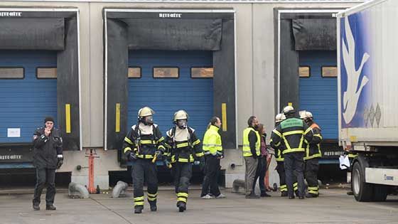 Mit einem Großaufgebot und Atemschutzgerät war die Feuerwehr am Anhägner beschäftigt. | Foto: André Lenthe Fotografie