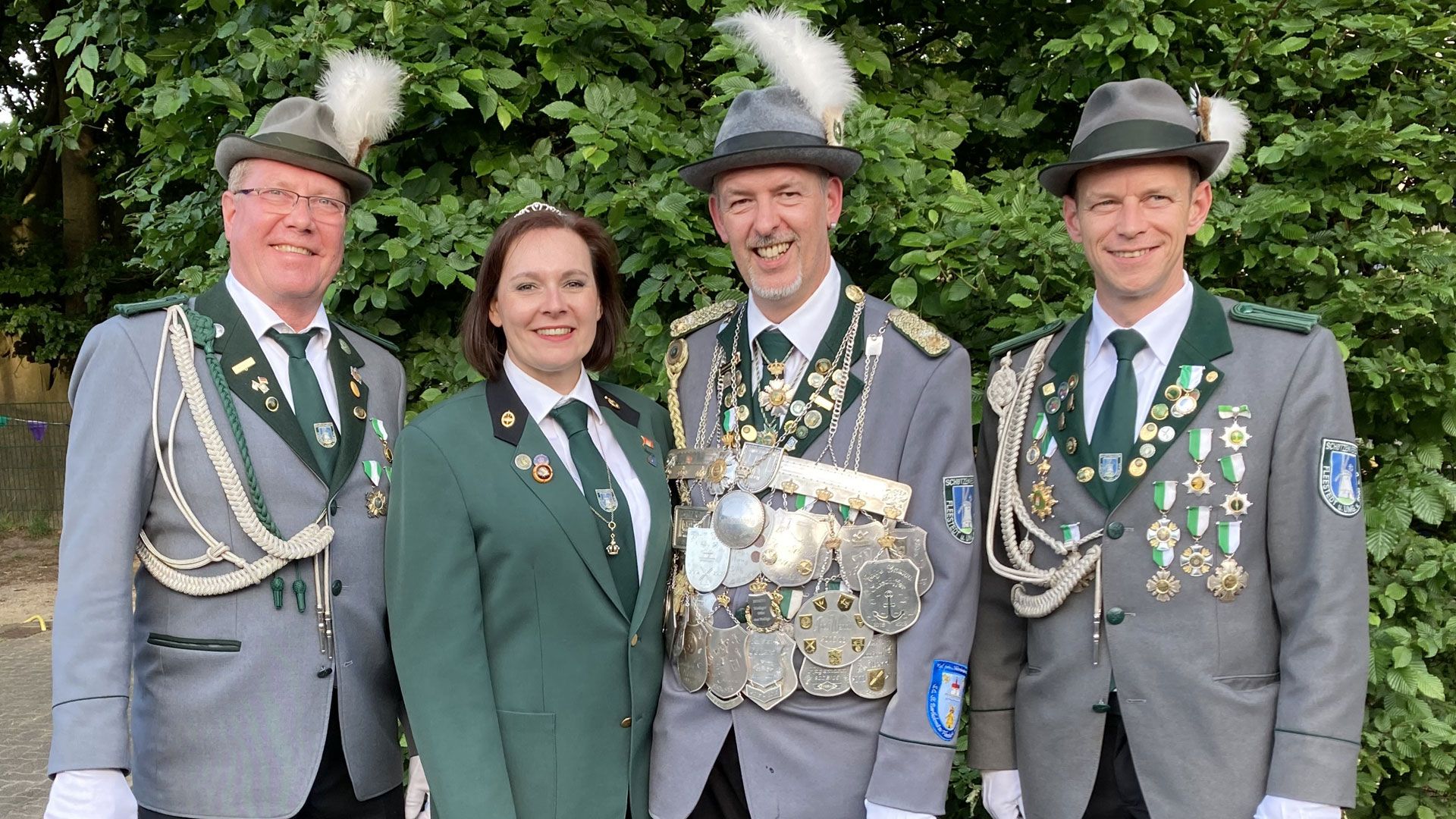 Fleestedts König Carsten Brockmann mit seiner Königin Jennifer und den beiden Adjutanten Lars Delissen und Nico Heitmann. | Foto: ein