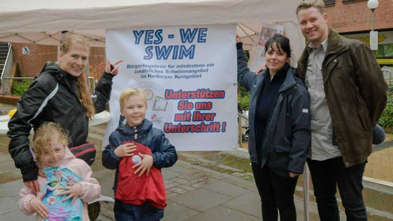 Erfolg für die Initiative "Yes We Swim": Die Situation des Schwimmunterrichts in Harburg ist heute Thema in der Bezirksversammlung. Foto: Niels Kreller