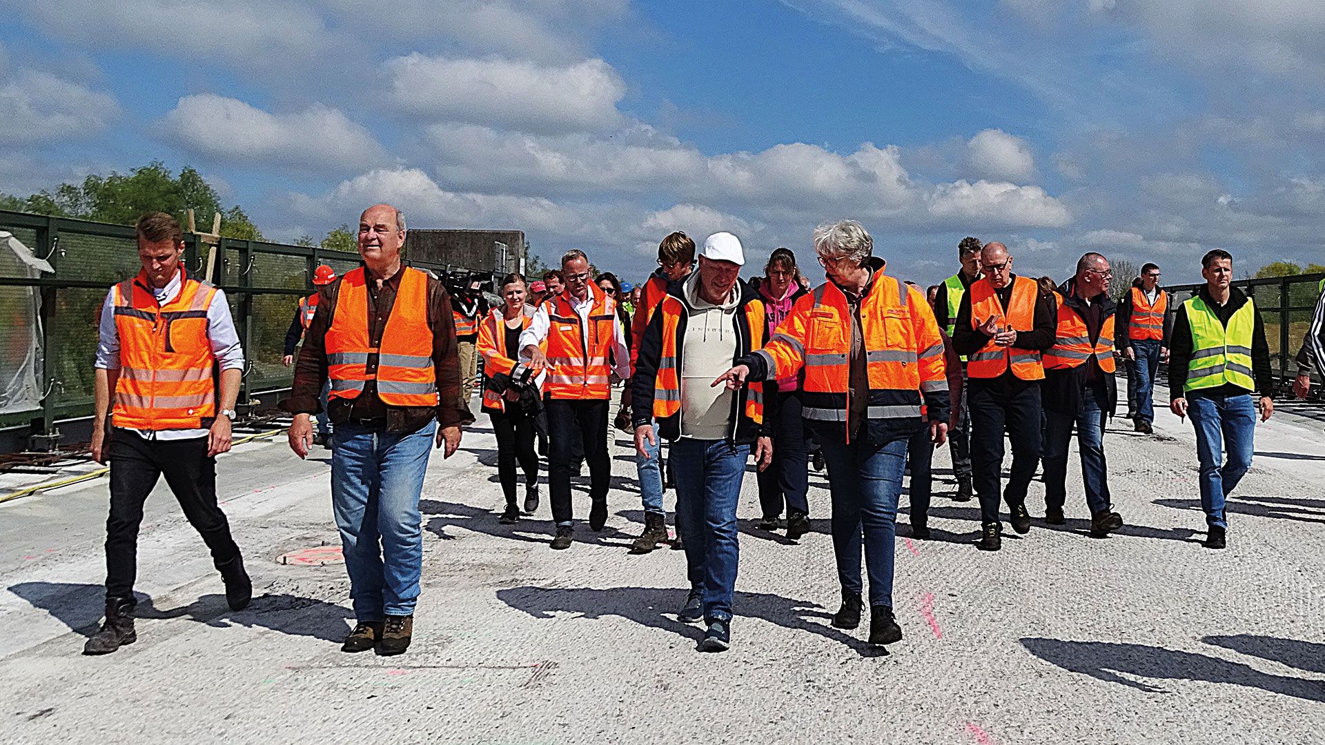 Am vergangenen Freitag gab es die Möglichkeit, den Stand der Sanierungsarbeiten an der Decatur-Brücke in Maschen zu besichtigen. Foto: Ilka Teschner