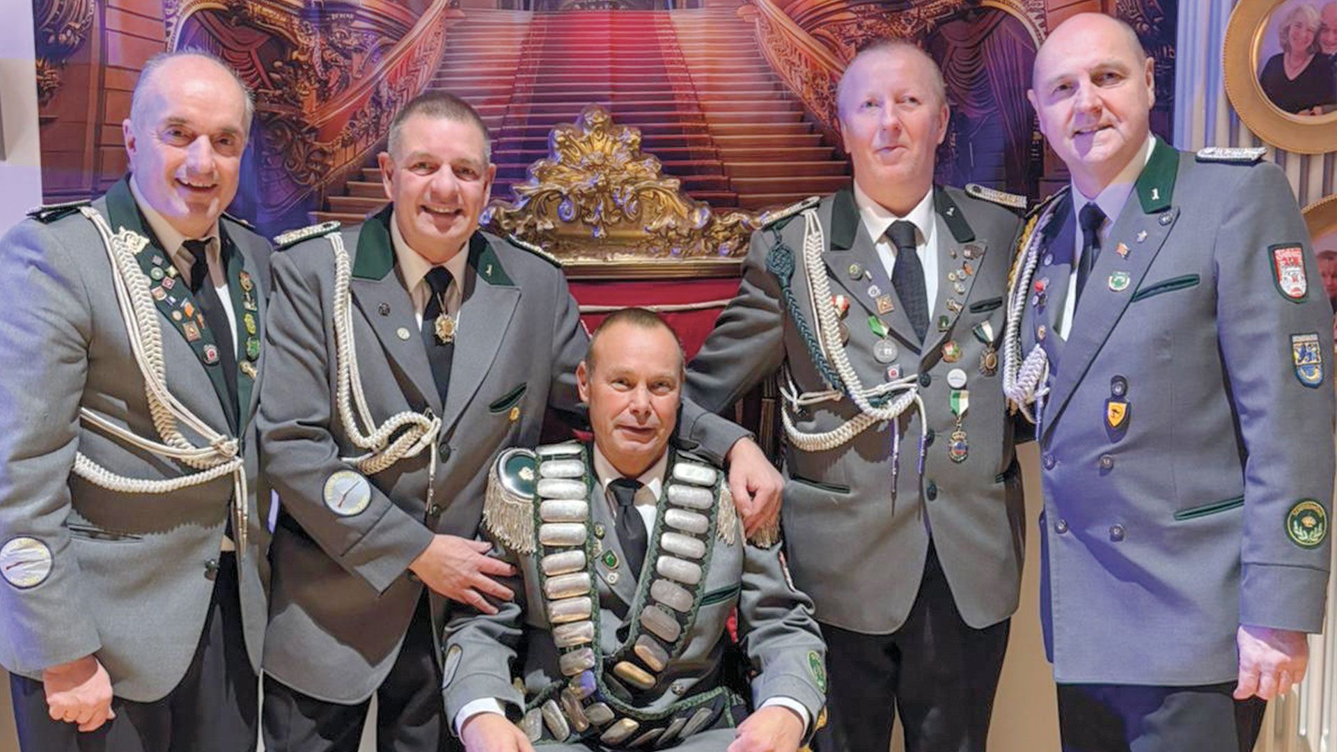 Die Jesteburger Königscrew: Frank Dohnke (von links), Jens Groth, Schützenkönig Ralph König, Detlef Meyer und Olaf Langer. Foto: Jesteburger Schützenverein