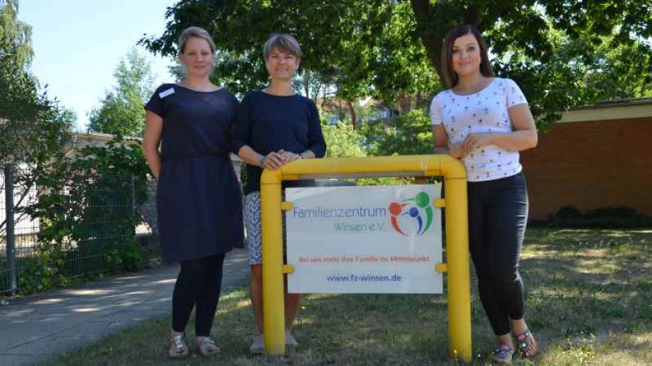 Sie laden Interessentinnen in die Hebammenpraxis im Familienzentrum Winsen ein:( v.l): Anna Frischkorn, Cornelia Franke und Sonja Ubländer. | Foto: ein,