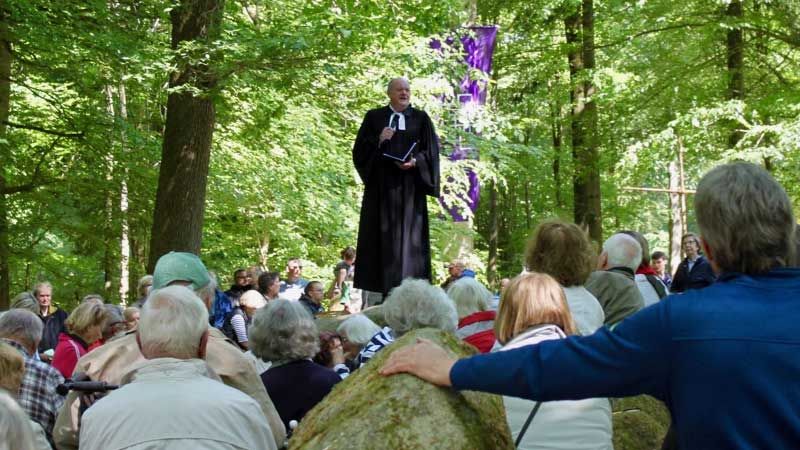 Am Pfingstmontag, werden wieder etwa 800 Besucher zum Waldgottesdienst des Kirchenkreises Hittfeld im Klecker Wald erwartet. | Foto: ein
