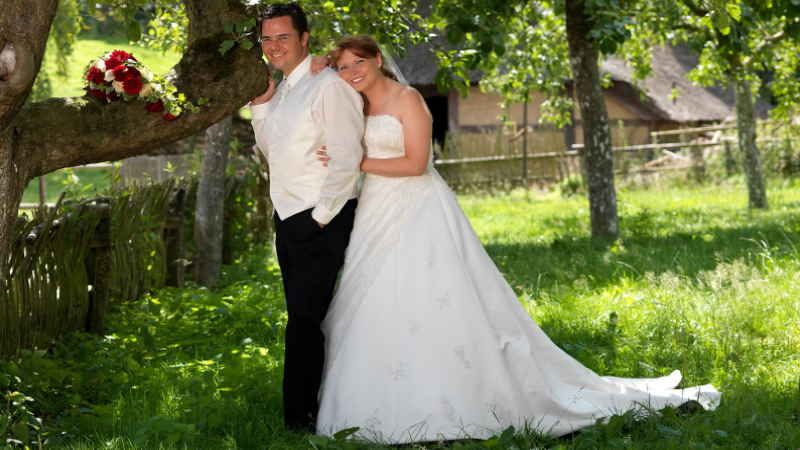 Brautpaar Sabine und Oliver Meier im Freilichtmuseum. | Foto: ein