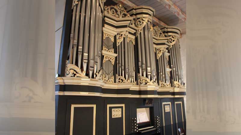 Die Hittfelder Furtwängler-Orgel in der Mauritiuskirche muss saniert werden, weil sich Schimmel auf den Pfeifen abgesetzt hat. Die Orgel-Führungen finden auf der Empore statt. | Foto: C.Wöhling.