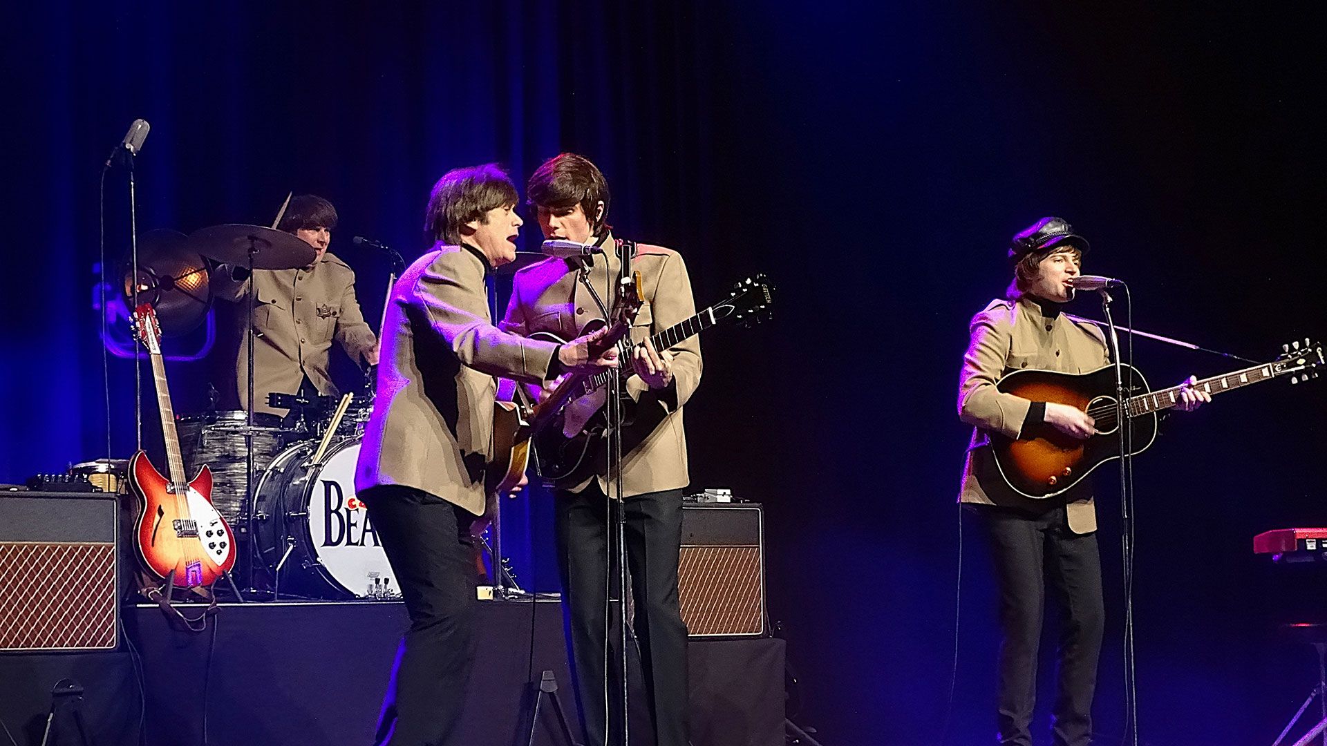 "The Cavern Beatles" rockten die Buchholzer Empore. Eine Zuschauerin aus Harburg bezeichnete die Musiker als "die besten Beatles seit den Beatles".  | Foto: Ilka Teschner