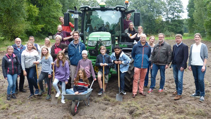Mit einem Aktionstag unter dem Motto „Seevetal summt“ wollen die Karoxbosteler Mühlenretter für „blühende Landschaften“ sorgen. | Foto: ein