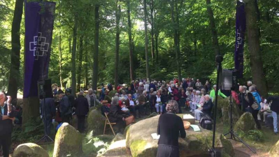 Der Kirchenkreis Hittfeld lädt zum Waldgottesdienst am Pfingstmontag in den Klecker Wald. Hier ein Foto aus dem vergangenem Jahr. | Foto: ein