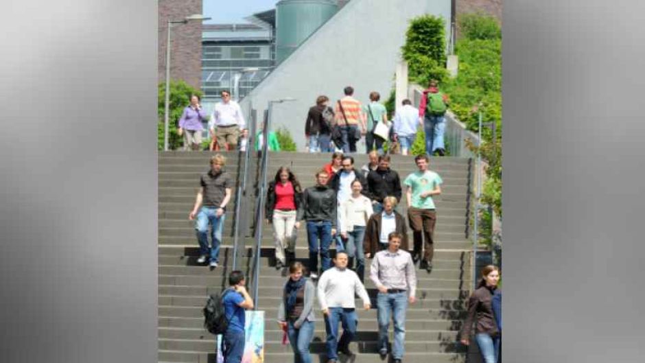 Studierende auf dem TUHH-Campus. | Foto: