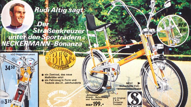Reproduktion aus Neckermannkatalog Deutscher Radrennfahrer Rudi Altig wirbt 1970 für neues Bonanza-Rad. | Foto Neckermann Delius Klas
