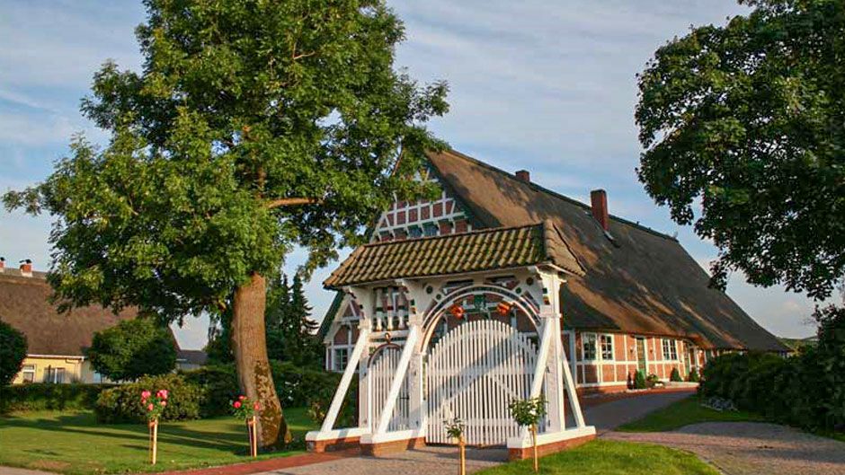 Wer durch die große Prunkpforte den Obsthof PuurtenQuast in Neuenfelde betritt, der taucht ein in eine magische Wohlfühloase.