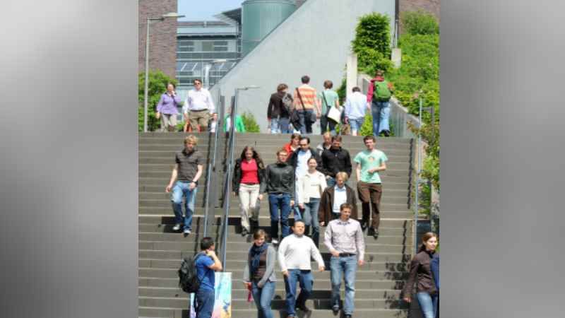Studierende auf dem TUHH-Campus. | Foto: