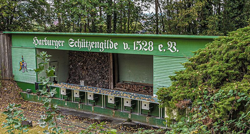 Herzstück des neuen Schießstandes der Harburger Schützengilde auf dem Schwarzenberg sind die Laser, die die Schüsse millimetergenau erfassen. | Foto. Niels Kreller
