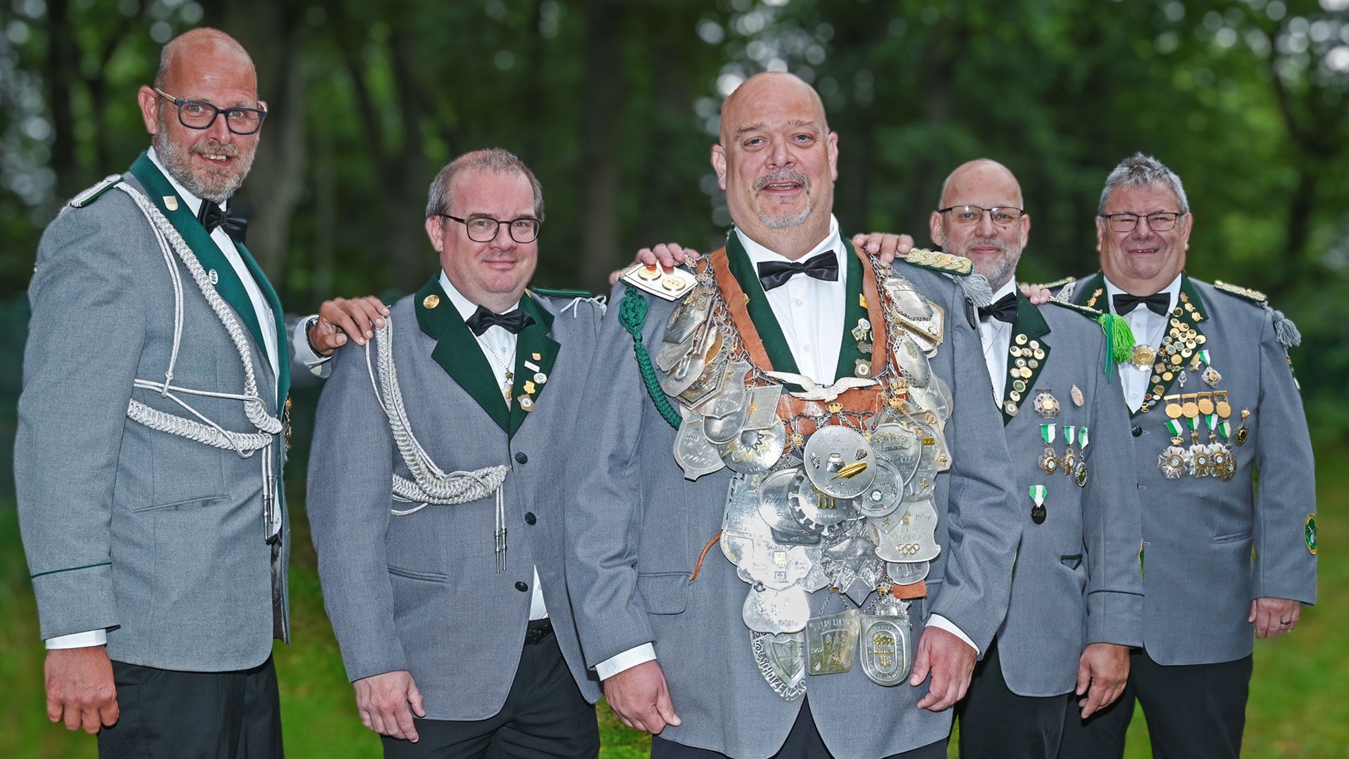 Die Heimfelder Königscrew freut sich auf das Vogelschießen:  Johannes Jojo Tapken, Enno Stöver, Niels Kreller, Dirk Ammer, Jens Kabuse v.l. Foto Lenthe-Medien