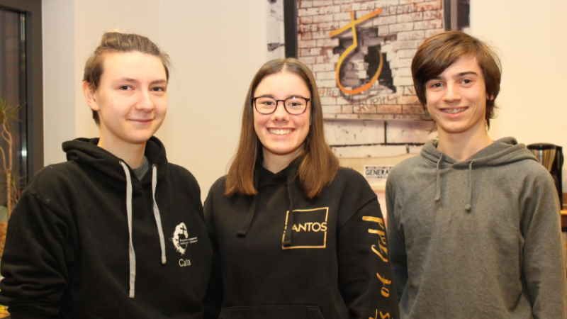 Cata Cocciolone, Freddy Fendler und Lasse Kuk (vlnr) sind der Vorstand der Ev. Jugend im Kirchenkreis Hittfeld. | Foto: ein