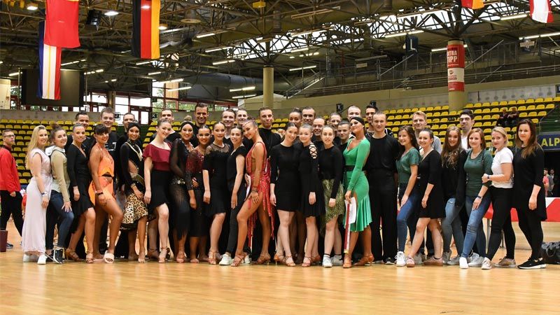 Gruppenbild der Buchholter Latein-Paare bei "Hessen tanzt" in Frankfurt. | Foto: ein/Angelina Thranow.