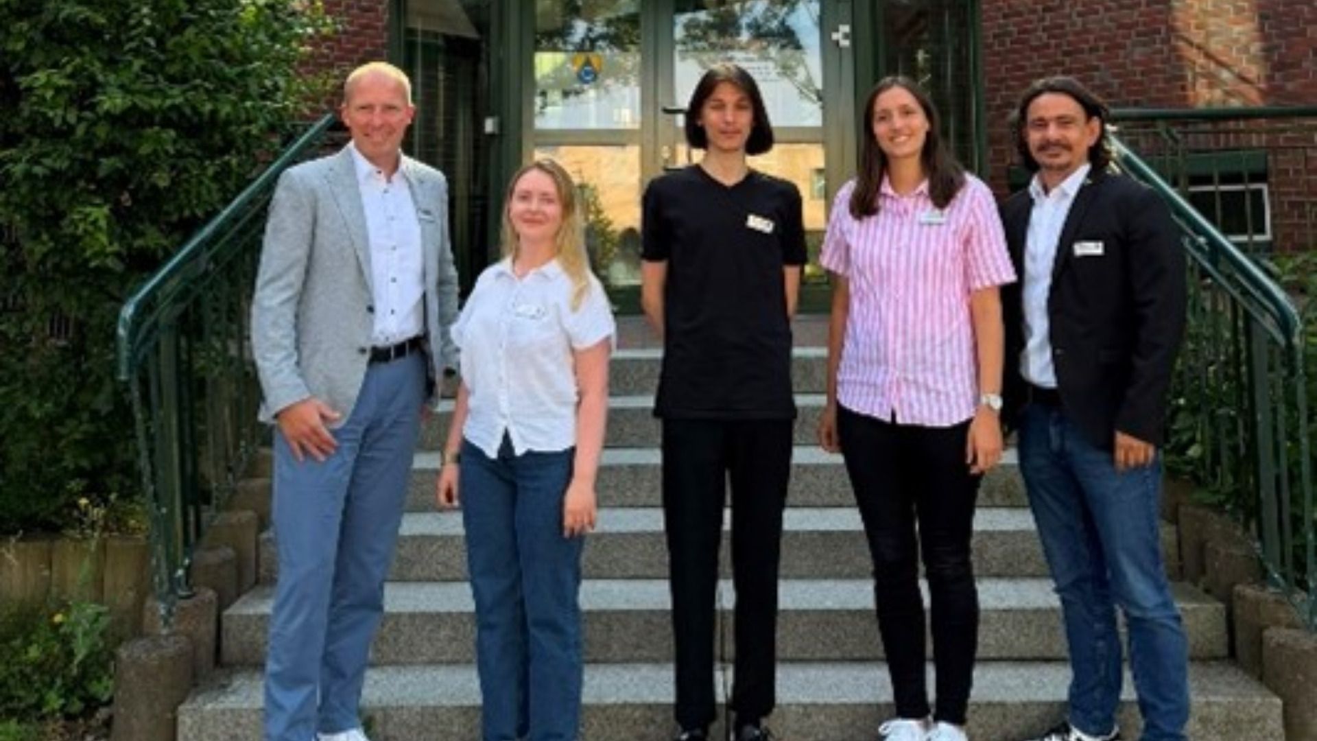 v.l.n.r. Tobias Handtke, Yulija Fischer, Joona Hoppe, Jule Ulrich, Daniel Hartung. Foto: Gemeinde Neu Wulmstorf