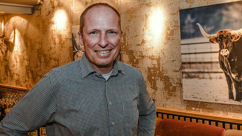 Sozialdemokrat Tobias Handtke war mit rund 73 Prozent der Stimmen der strahlende Sieger bei der Bürgermeisterwahl in Neu Wulmstorf. | Foto: Niels Kreller