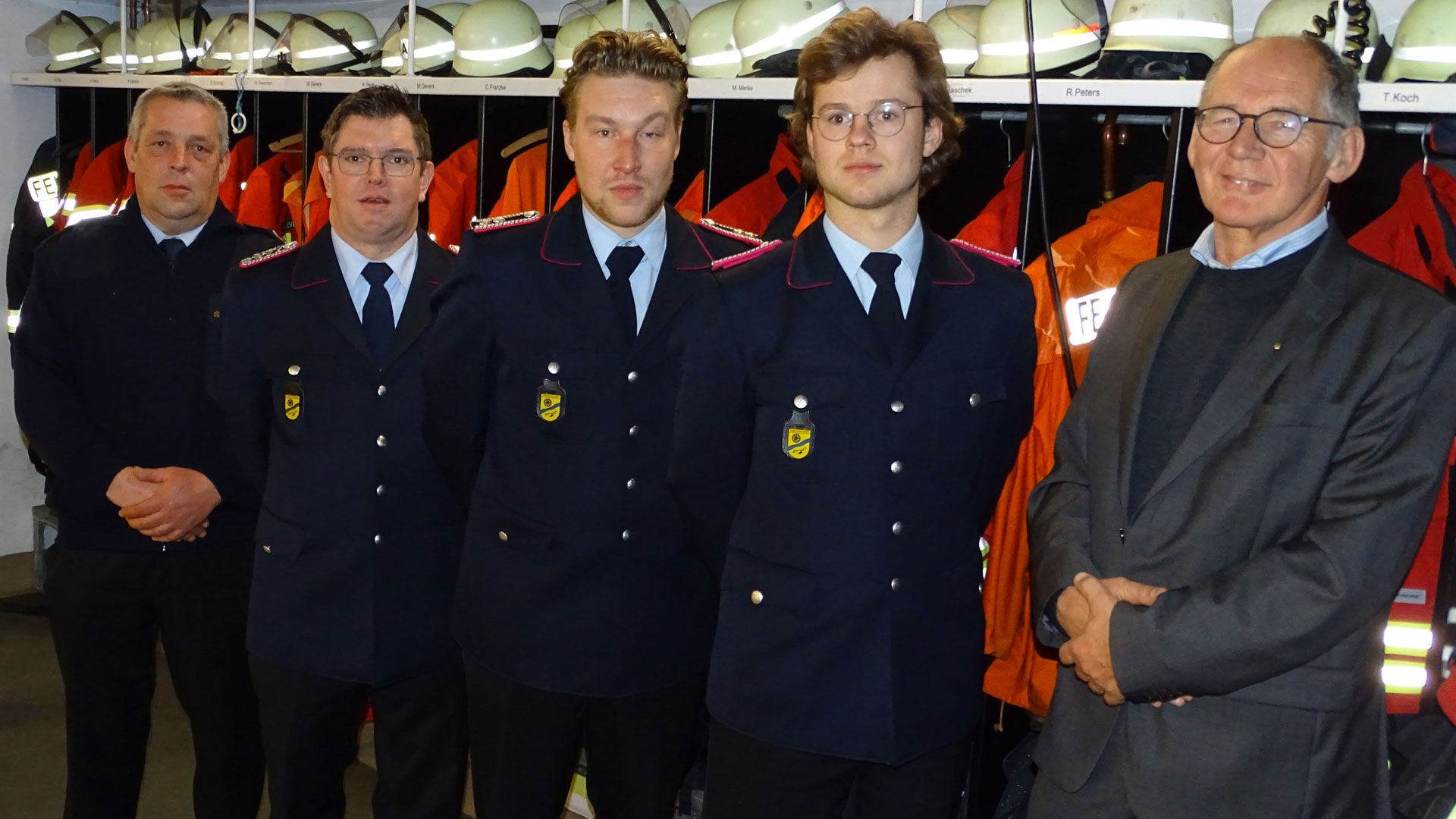Die alte und neue Führungsspitze der Feuerwehr Dierkshausen: Ortsbrandmeister Olaf Peters, stellv. OrtsBM Carsten Peters, neuer OrtsBM Philip Juraschek, neuer stellv. OrtsBM Anton Maaß, stellv. SgBGm Günter Rühe. | Foto: Feuerwehr Samtgemeinde