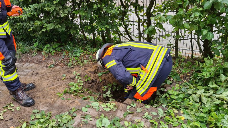 Die Feuerwehr Maschen war in Maschen im Einsatz, um eine beschädigte Gas-Hausanschlussleitung abzudichten.  | Foto: ein