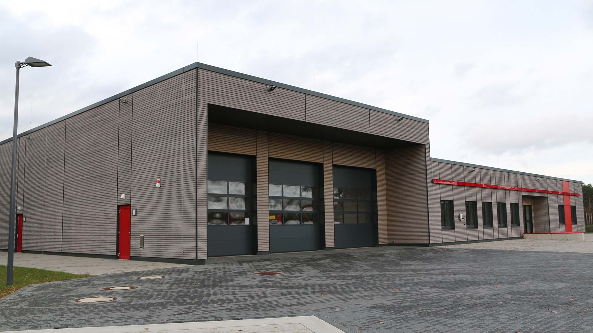 Die Feuerwehr Sprötze ist in das neue Gerätehaus eingezogen. Foto: ein