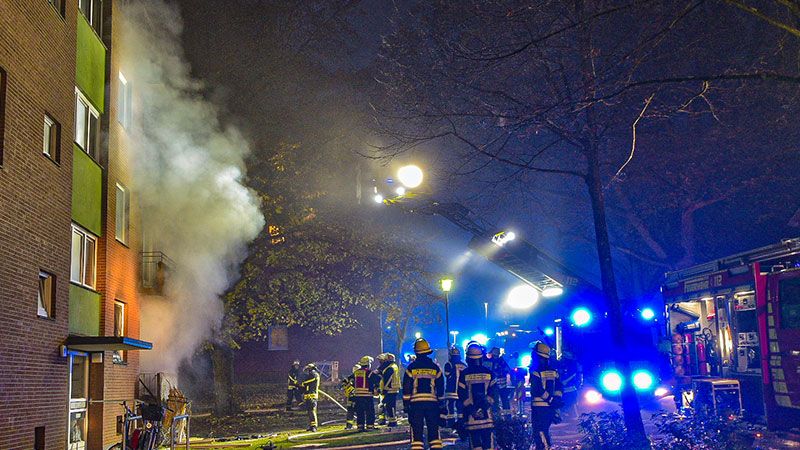 Bei einer Explosion in einem Mehrfamilienhaus in Buchholz gab es am Mittwoch einen Toten. | Foto: JOTO