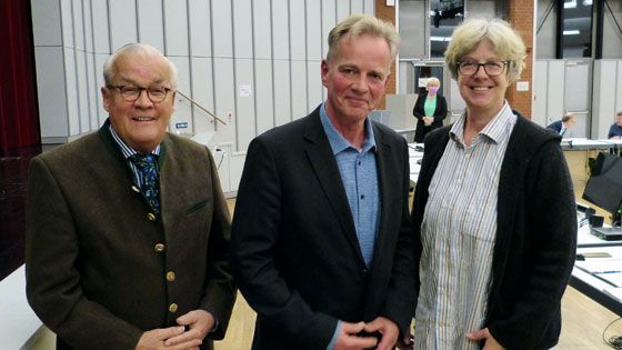 Von Links: Thomas Fey (Freie Wähler, ehem. Ortsbürgermeister), Helmut Dohrmann (Ortsbürgermeister) u. Seevetals Bürgermeisterin Emily Weede. | Foto: Carsten Weede