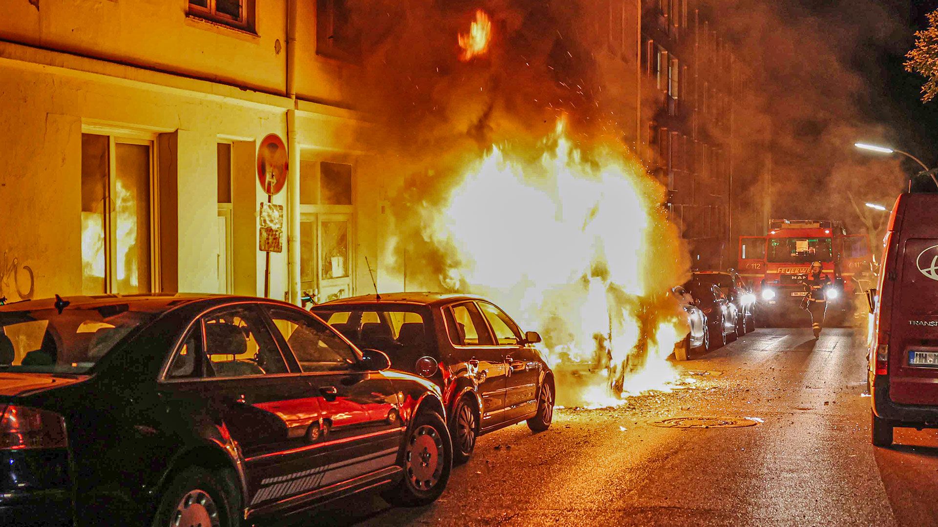 Schon wieder brannten in der Nacht Autos im Phoeni-Viertel. | Foto: Lenthe-Medien