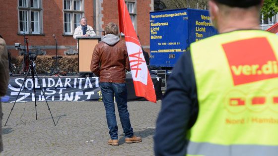 Maikundgebung des DGB auf dem Harburger Rathausplatz. | Foto: DGB/André Lenthe
