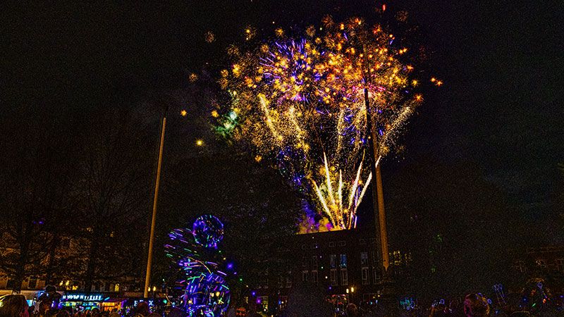 Den Abschluss des Laternenumzugs der Schützengilde bildete das große Feuerwerk. | Foto: Niels Kreller