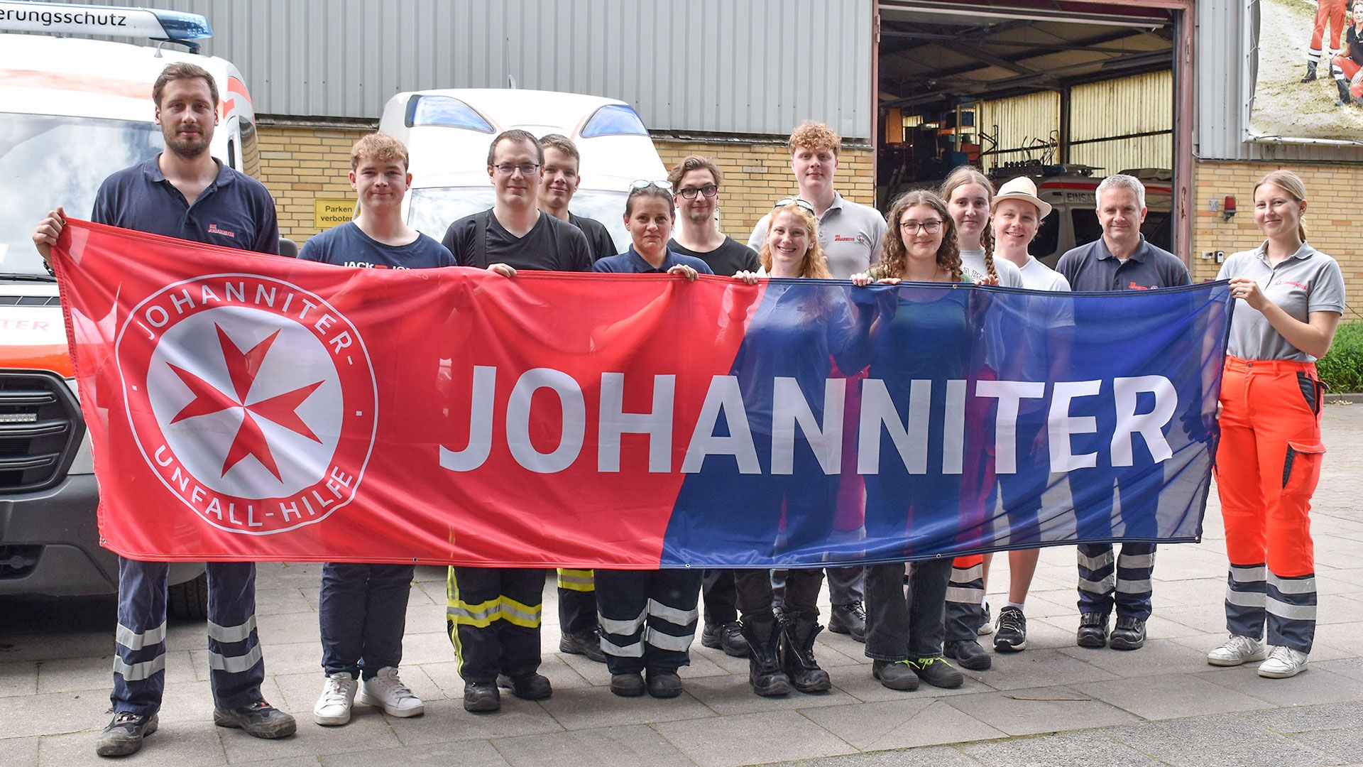 Auf dem Weg zum Deichbrand-Festival in Cuxhaven: Ein Teil der ehrenamtlich Helfenden der Johanniter. | Foto: Johanniter