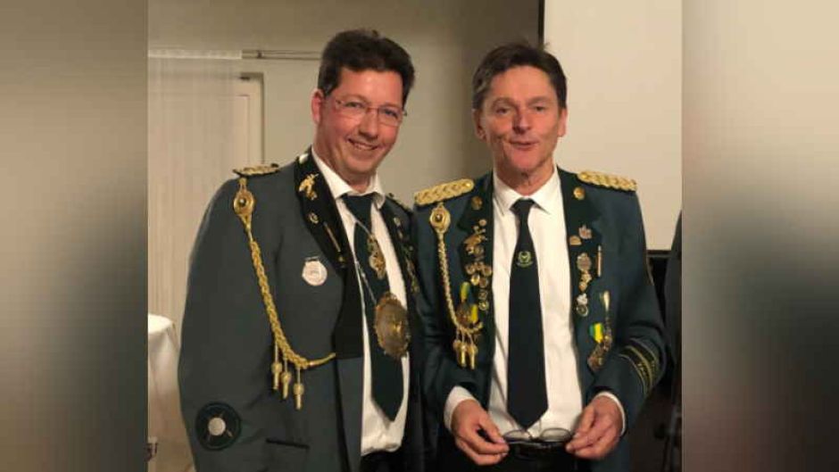 Sie führen den Schützenverein Vahrendorf: Der Erste Vorsitzende Thomas Springer (rechts), Zahnarzt mit Praxis in Neugraben und der neue Zweite Vorsitzende Arne Vaubel, Geschäftsführer des Wildparks Schwarze Berge. | Foto: ein