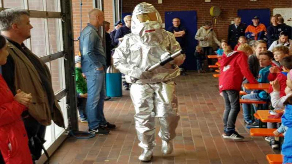 Eine Menschenrettung, eine Modenschau und Vorführungen der Jugendfeuerwehr waren Highlights beim Tag der Feuerwehr in Maschen. | Foto: ein