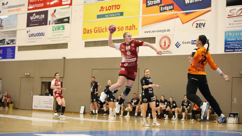 Antonia Pieszkalla beim Sprungwurf. | Foto: HL Buchholz 08-Rosengarten