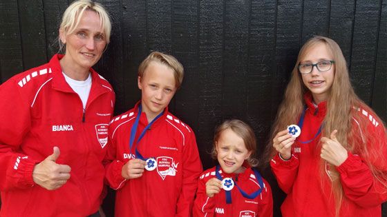 Judo-Trainerin Bianca Geerdts mit ihren drei Kindern David Ray, Jenna und Linda Jean vom KSC Bushido aus Harburg. | Foto: ein