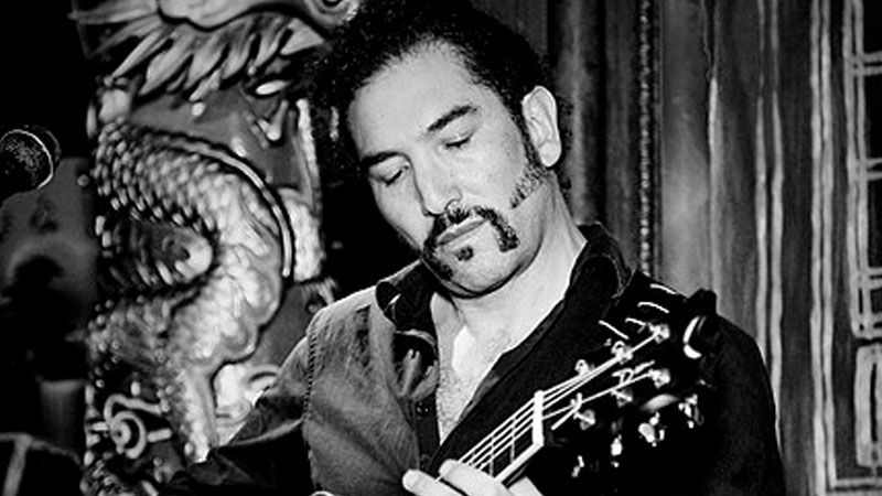 Er hat schon einmal als Solist das Fischhallen-Publikum mit seinem Latin-Blues und Jazz begeistert - der aus Chile stammende Musiker Daniel Puente Encina. | Foto: ein