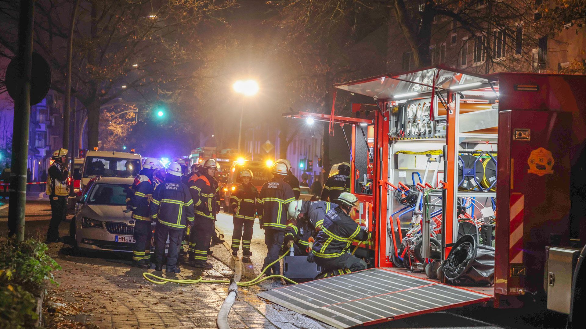 Gestern rückte die Feuerwehr zu einem Großeinsatz in der Bremer Straße aus. In einem Mehrfamilienhaus war Gasgeruch festgestellt worden. | Foto: Lenthe-Medien/Reimer