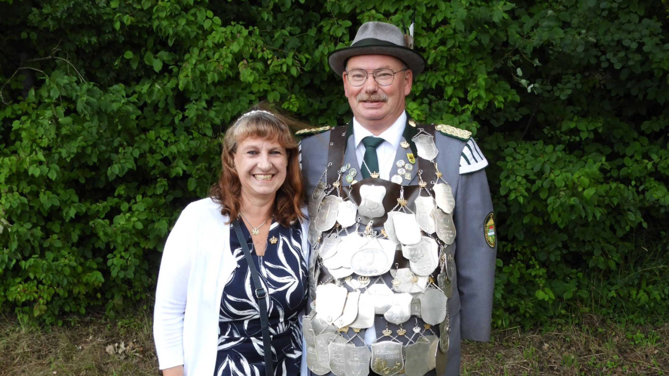 Hermann Höper „der Herzliche“, hier mit Frau Martina, regiert für ein Jahr den Schützenverein Tötensen-Westerhof. | Foto: ein