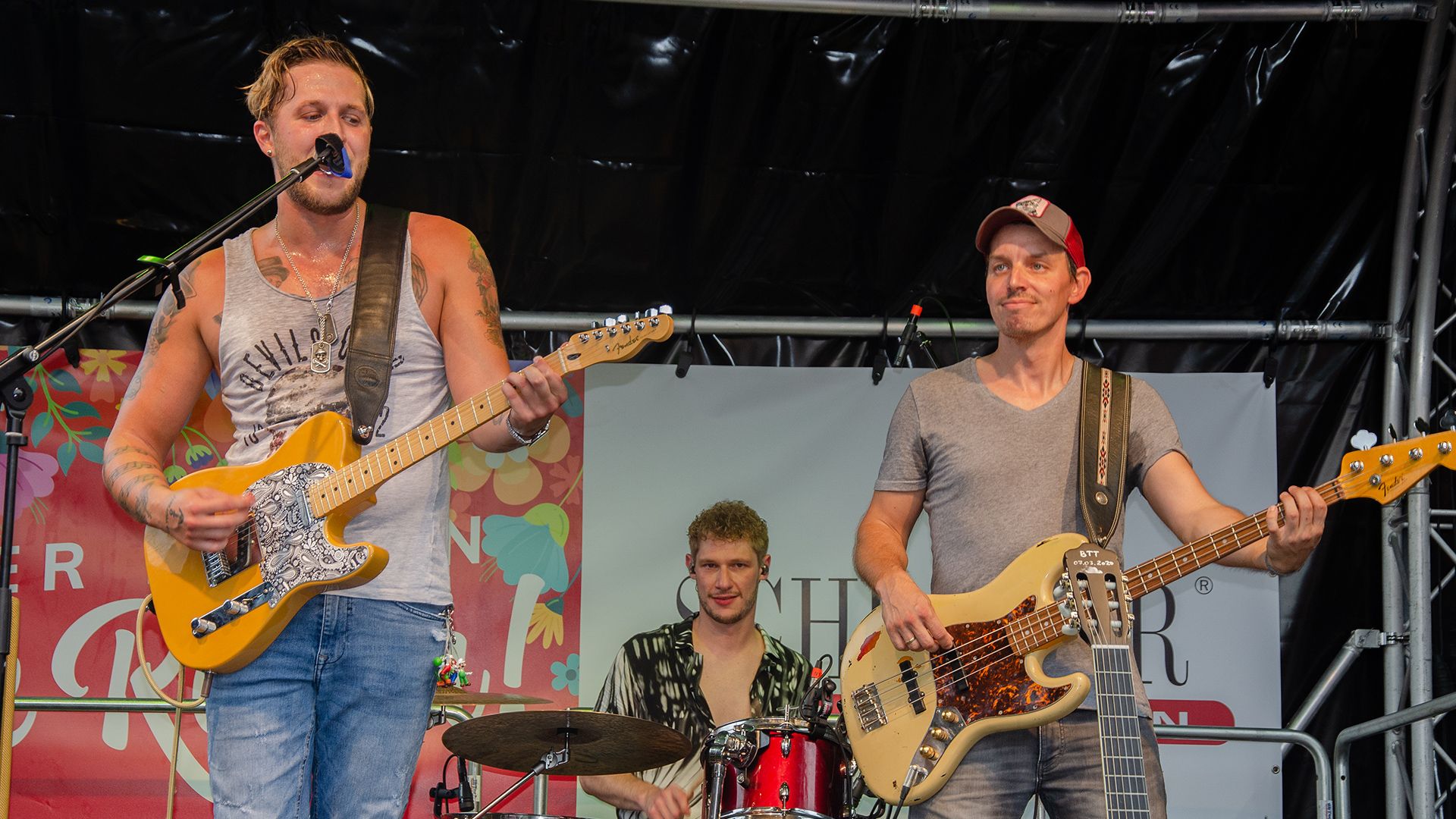 Die Dennis Adamus Band sorgte für mächtig Stimmung am Steller Rockkreisel. | Foto: Sören Noffz
