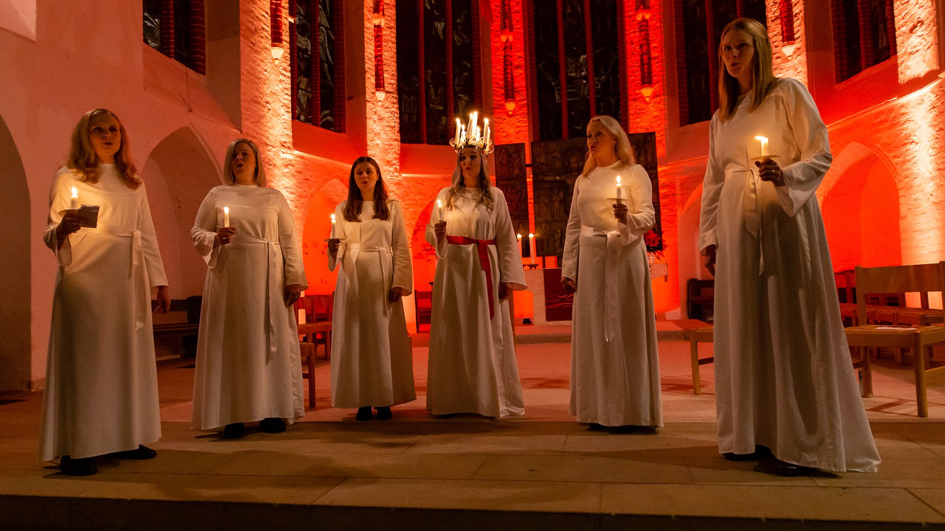 Kurz nach dem schwedischen Lichterfest singt der Göteborger Lucia-Chor in Ramelsloh und Winsen. | Foto: Francesco Cordeddu