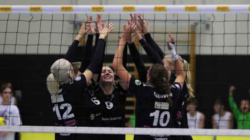 VTH/Lehmann - Jubel beim Volleyball-Team Hamburg über den dritten Sieg in Folge. | Foto: ein