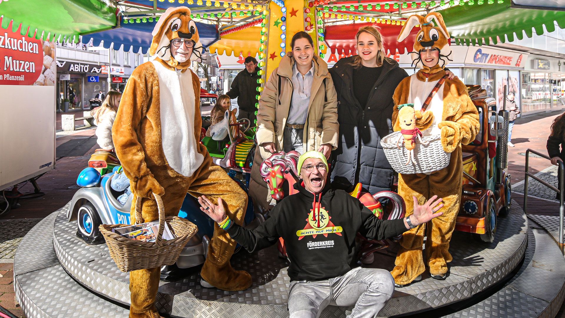 Das Team um Harburg Marketing, den HTB und Peter Sebastian freute sich über einen gelungenen ersten Verkaufsoffenen Sonntag bei tollem Wetter in Harburg. | Foto: Niels Kreller