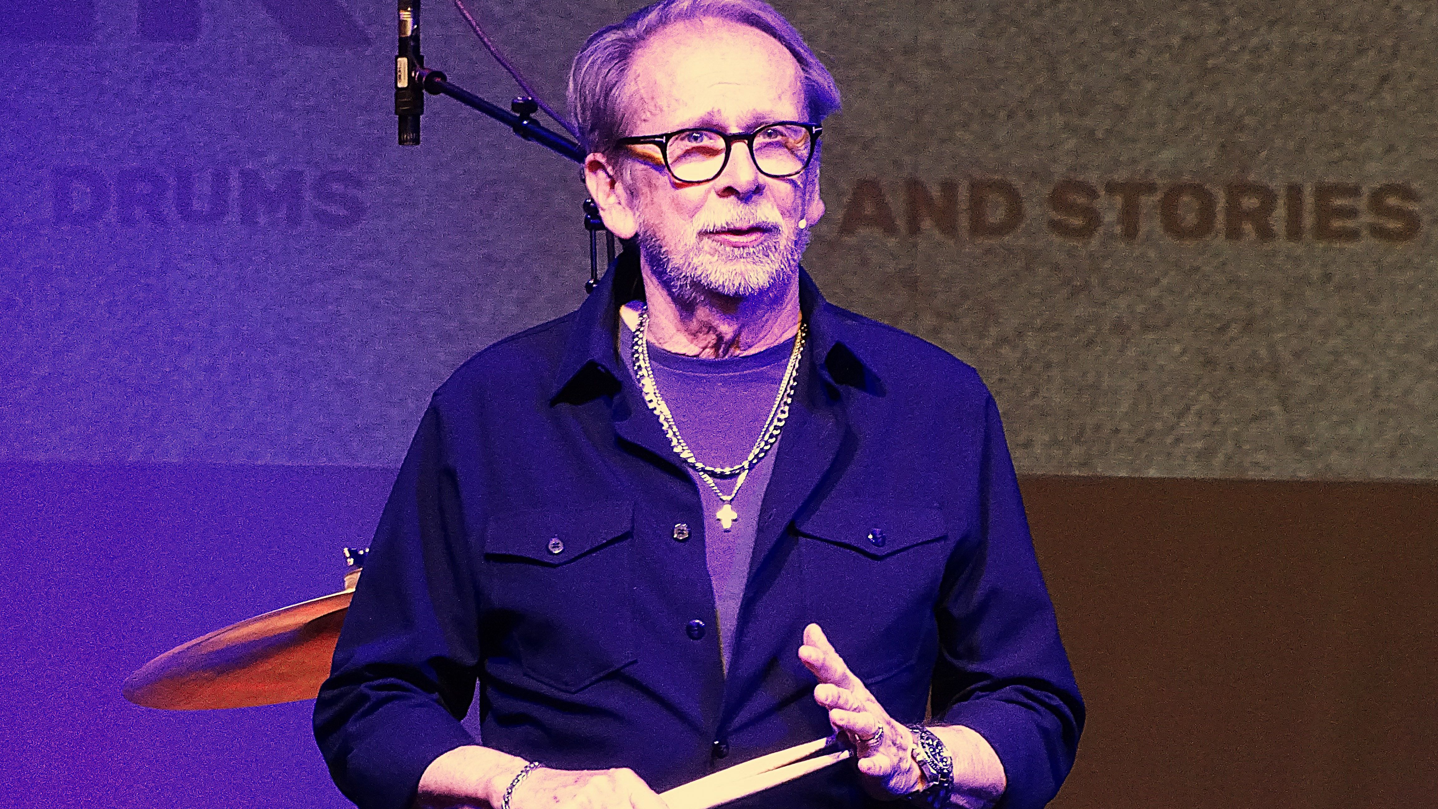 Schlagzeug-Legende Curt Cress begeisterte in der Burg Seevetal. Foto: Ilka Teschner