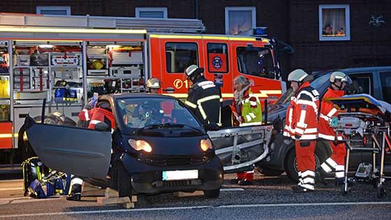 Zwei Verletzte gab es bei einem Unfall auf der Stader Straße am Silvestertag. | Foto: News4HH/Lenthe
