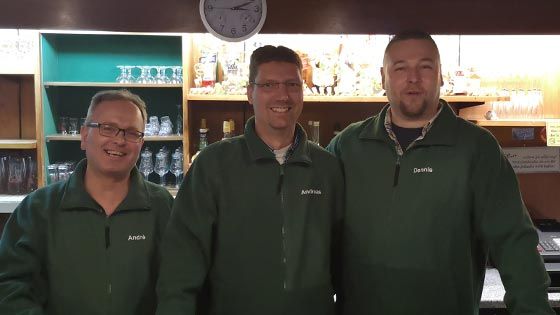Genossen den Neujahrsempfang und freuen sich auf dden Königsball: Dennis Schulz (von links), König Andreas Bernard und Andre Siebert. | Foto: ein